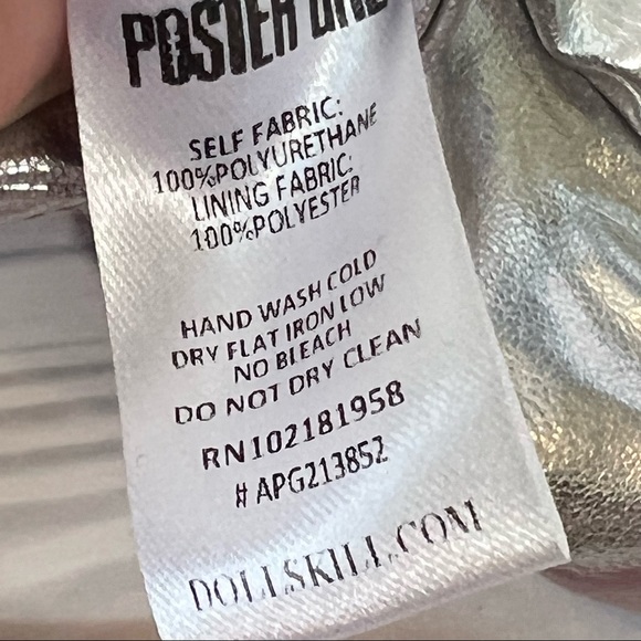 Poster Grl X Dolls Kill Frosty Queen cropped moto jacket size XL NWT - Picture 11 of 12